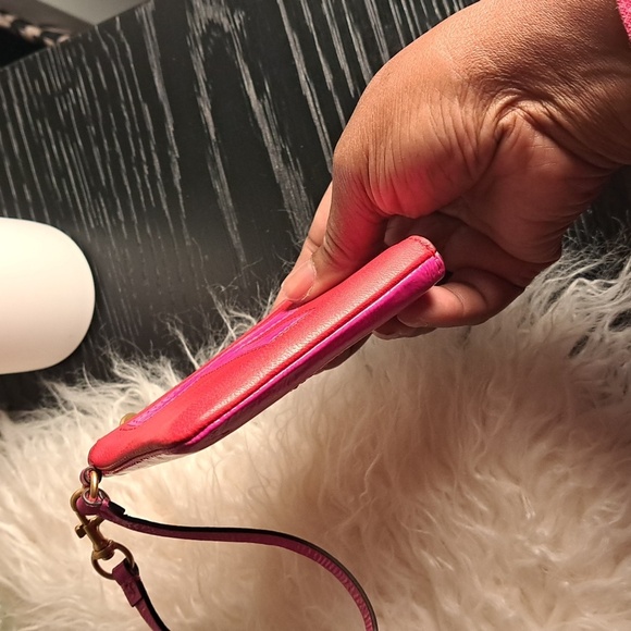 Tory Burch NWOTs Leather Graphic Print Wristlet - Picture 6 of 8